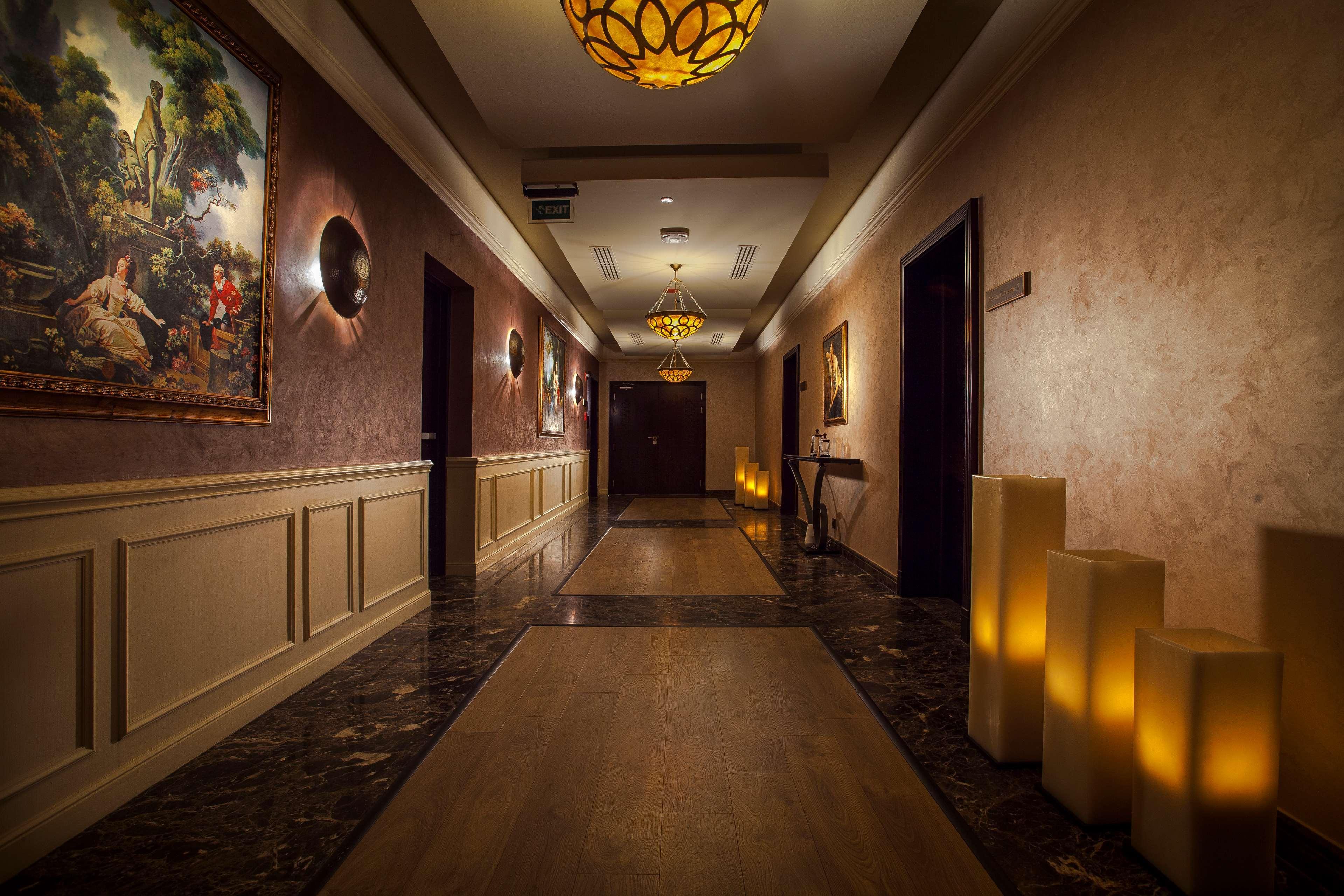 Royal Maxim Palace Kempinski Kairo Eksteriør bilde A corridor at the hotel