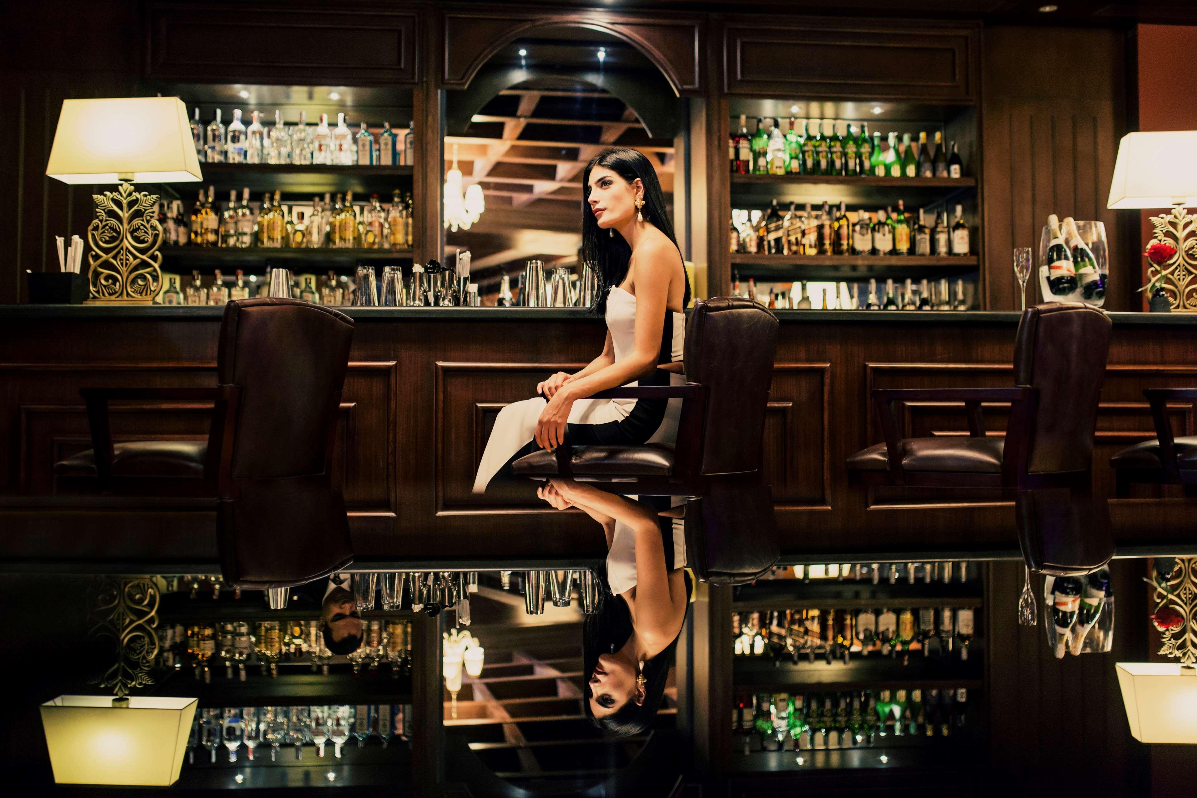 Royal Maxim Palace Kempinski Kairo Eksteriør bilde The bar at the St. Regis New York